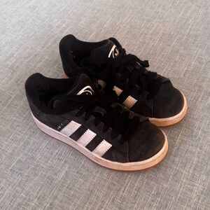 ADIDAS Originals Campus 00s Shoes
Black Sneakers White Stripes Kids 3.5